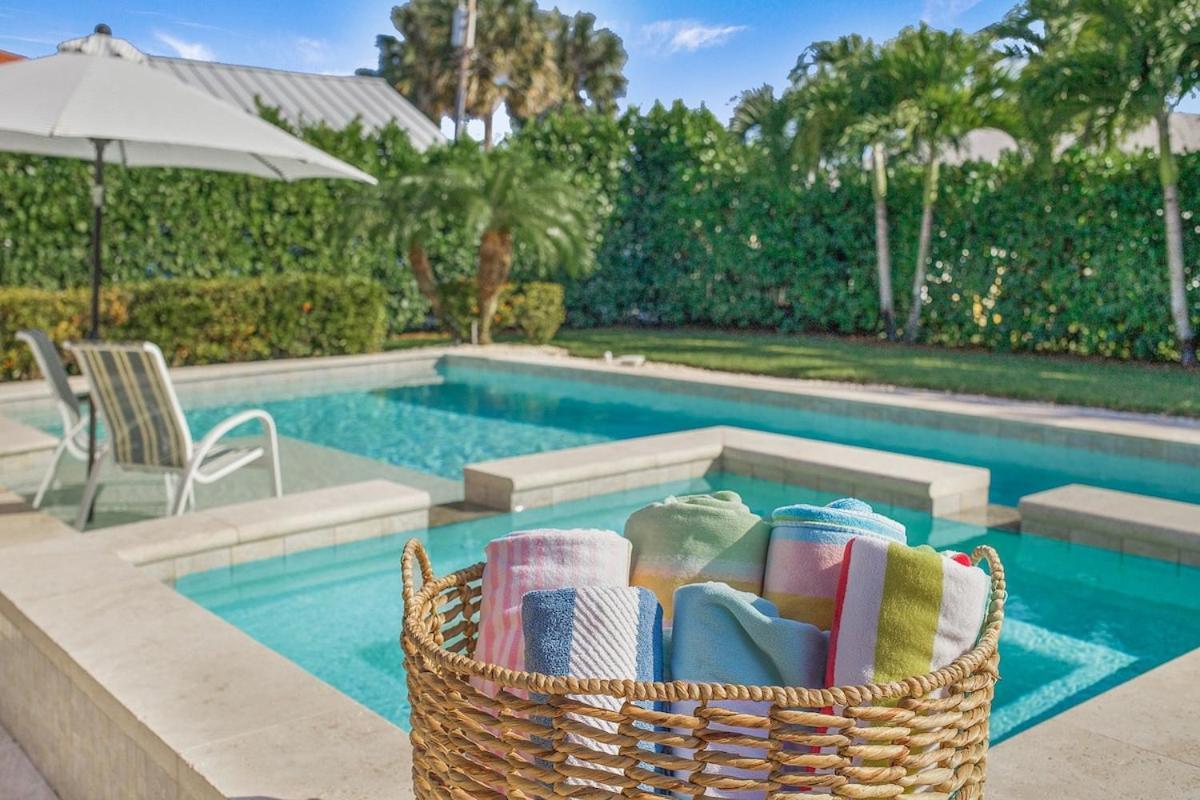 Spacious Pool Home Near Beach With Backyard Oasis Naples Exterior photo